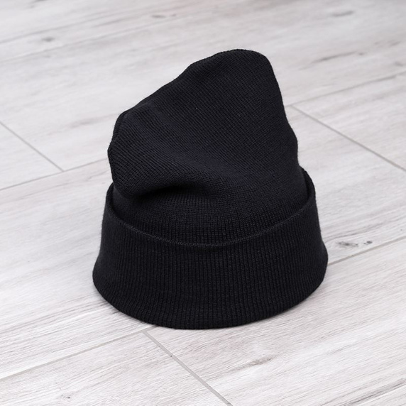 Czarna czapka typu krasnal beanie