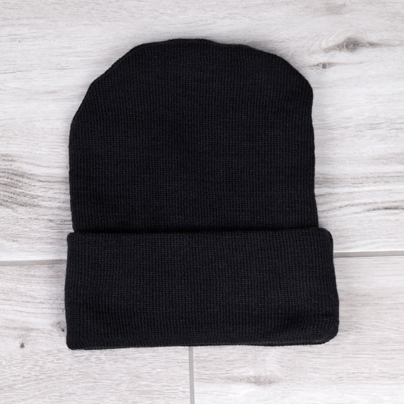 Czarna czapka typu krasnal beanie