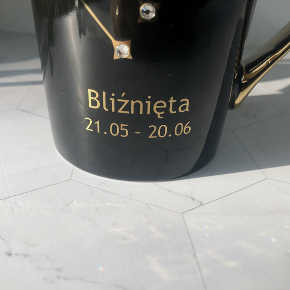 Czarny kubek znak zodiaku BLIŹNIĘTA 430 ml PREMIUM