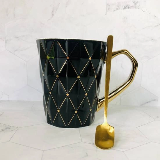 Kubek z łyżeczką czarny porcelana prezent 360 ml.