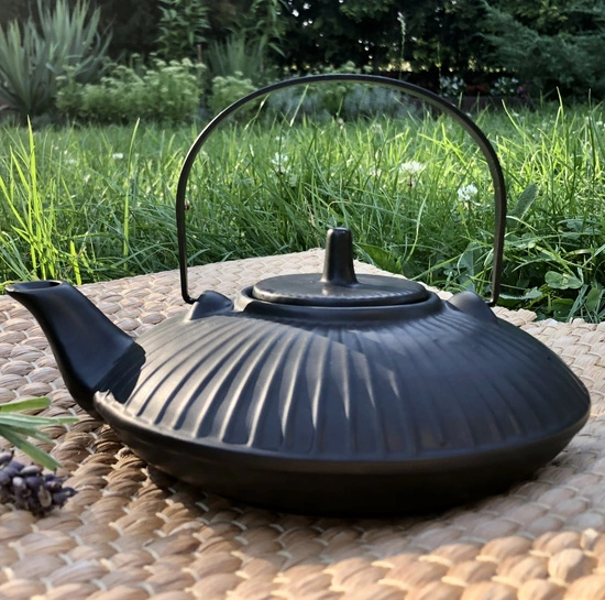 Czajniczek ceramiczny czarny dzbanek ceramiczny zaparzacz do herbaty czajnik 600 ml.