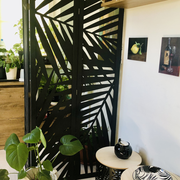 Parawan pokojowy czarny zasłona dekoracyjna z drewna ażurowa liść palmy ścianka